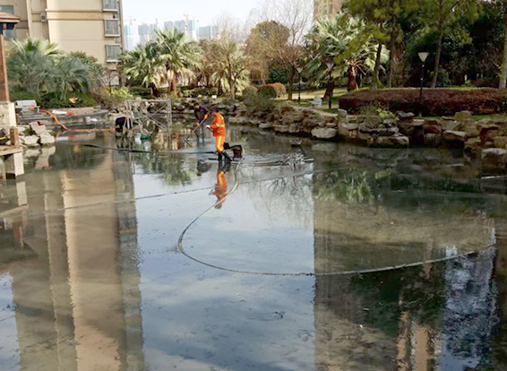 城关景观池淤泥清理